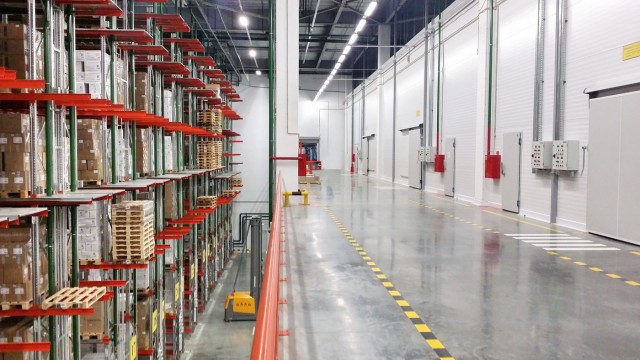 Увеличение полезной площади склада с помощью лифтовых систем